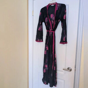 Vintage Gillian O'malley Floral Black and Pink Women's Robe